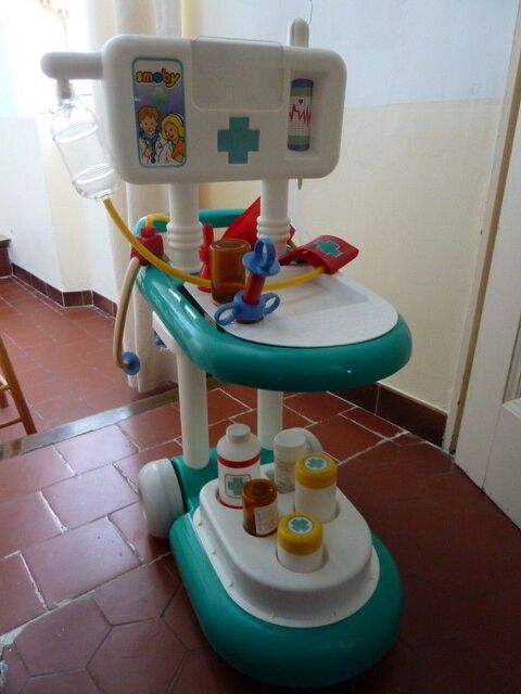 Chariot M�dical / Marque Smoby 10 Apt (84)