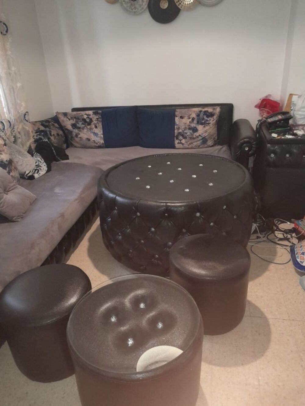 Salon marocain 7 pi&eacute;ces. Meubles