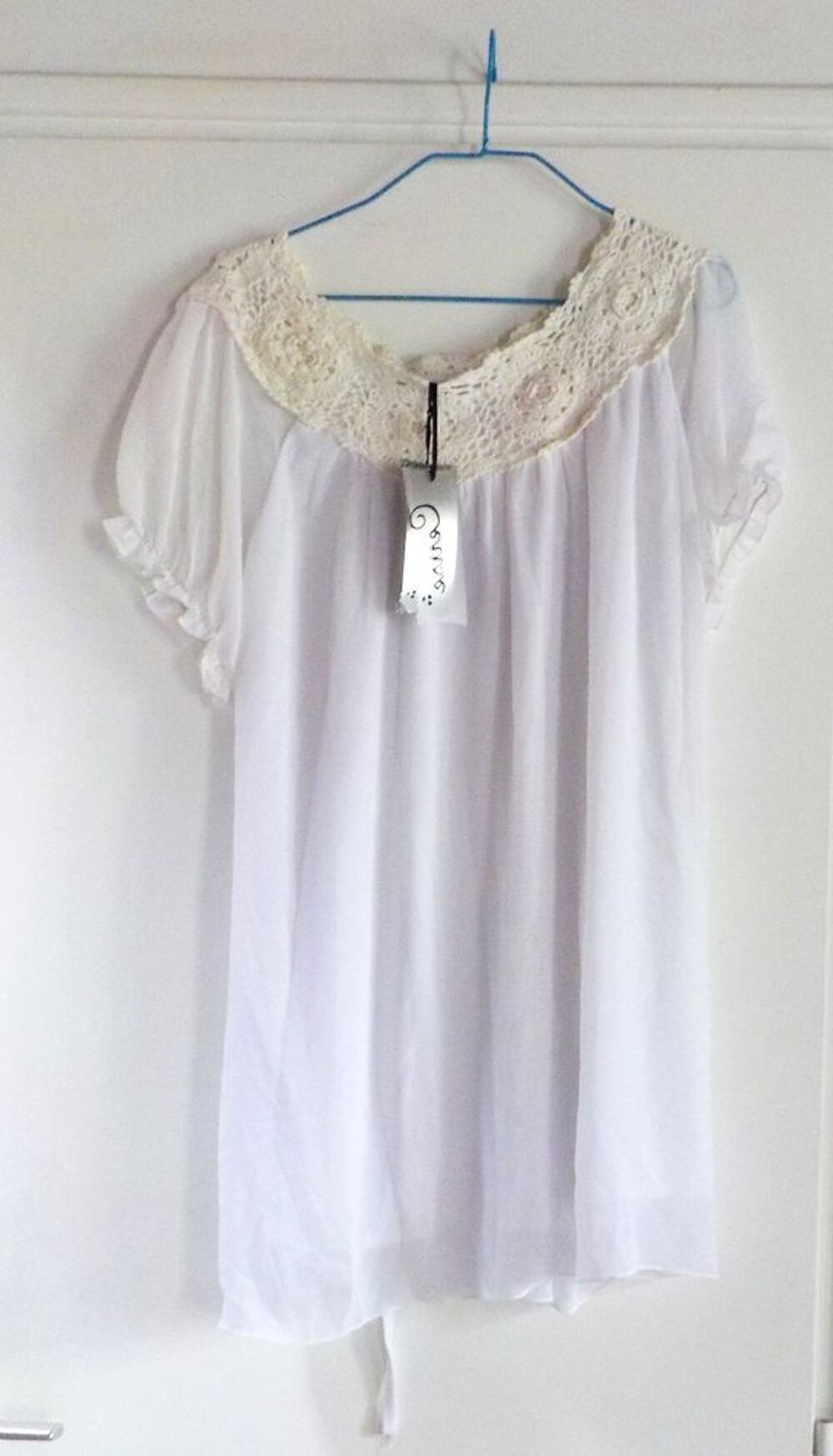 TUNIQUE BLANCHE DOUBLEE MANCHES BALLON "CERISE" T4 &eacute;tiquette Vêtements