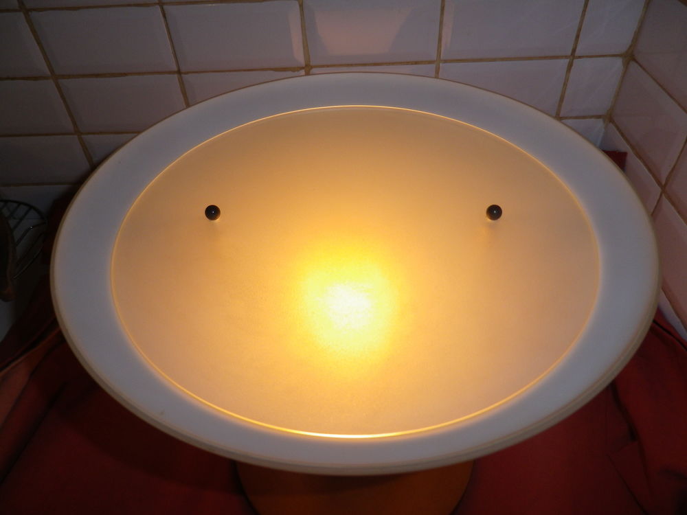 Lampe de bureau tulipe art d&eacute;co en opaline ou verre Décoration