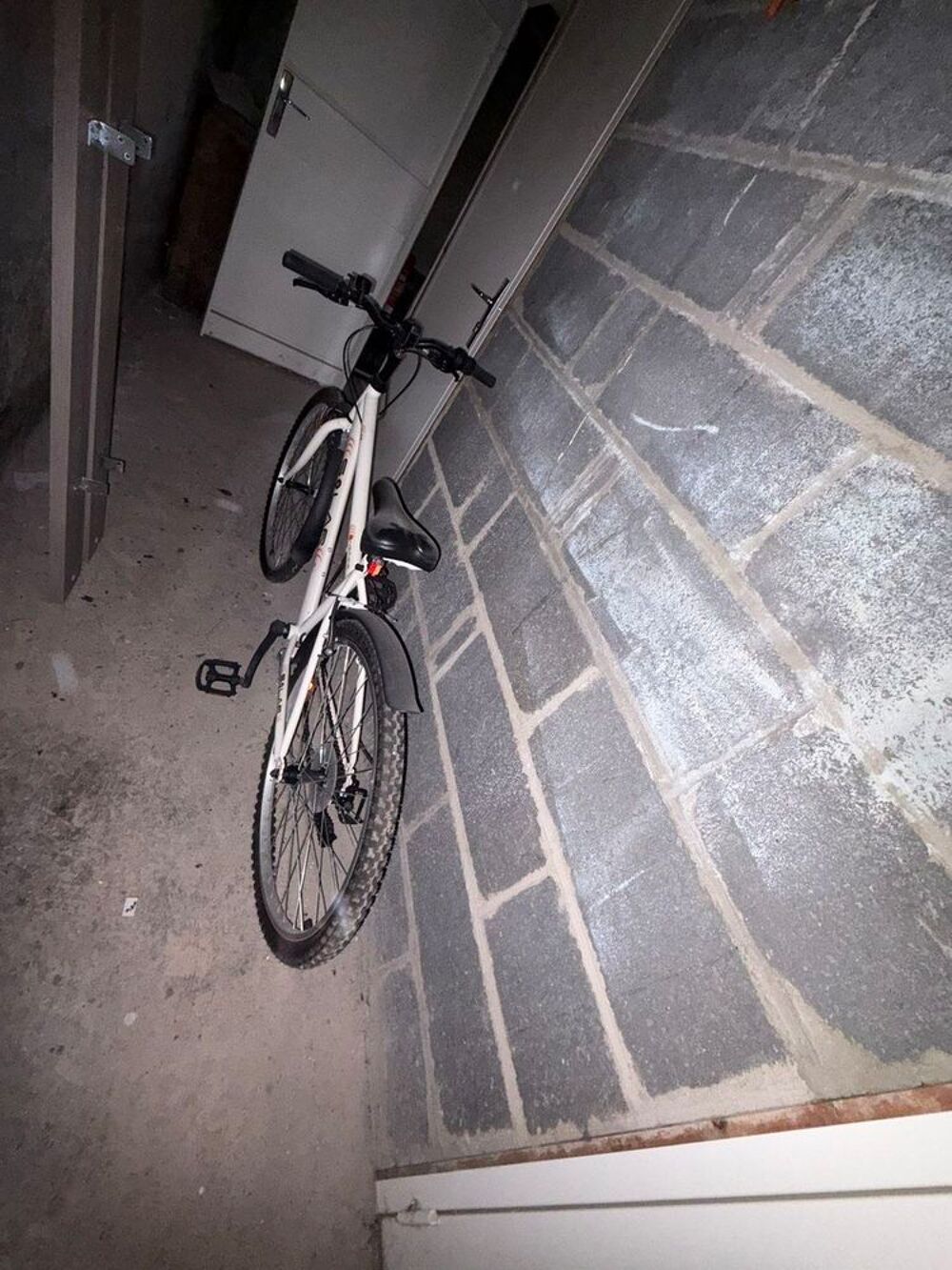 v&eacute;lo solar blanc Vélos