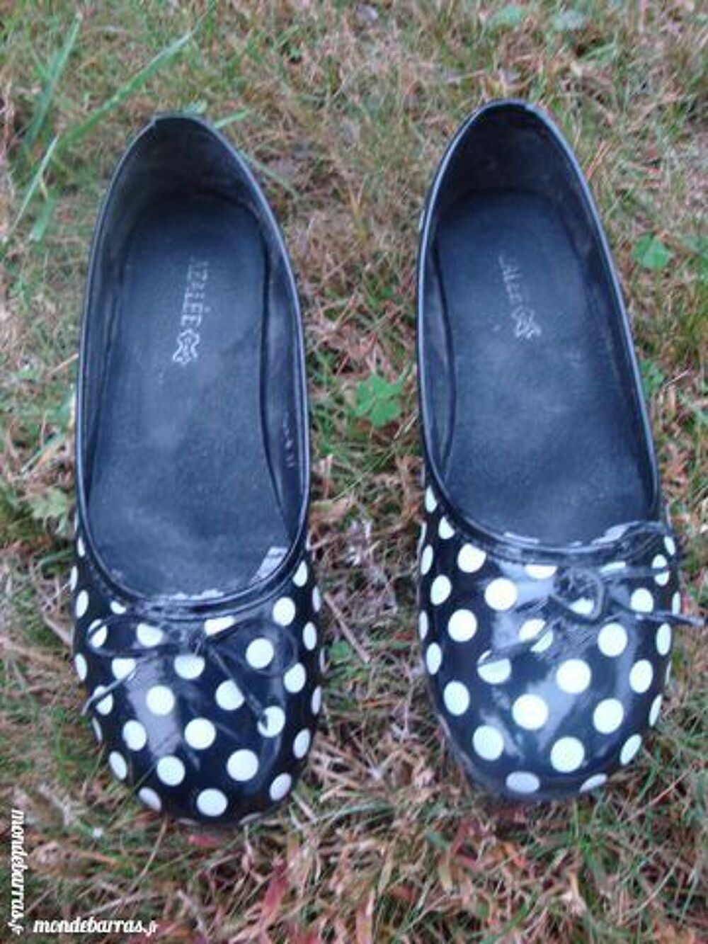 Ballerines en vernis noir et pois blancs Chaussures