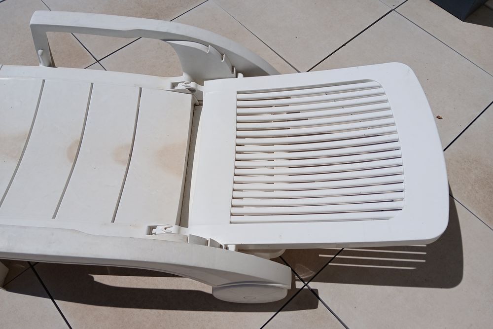 Transat blanc sur roulettes multi positions Grosfilex Jardin