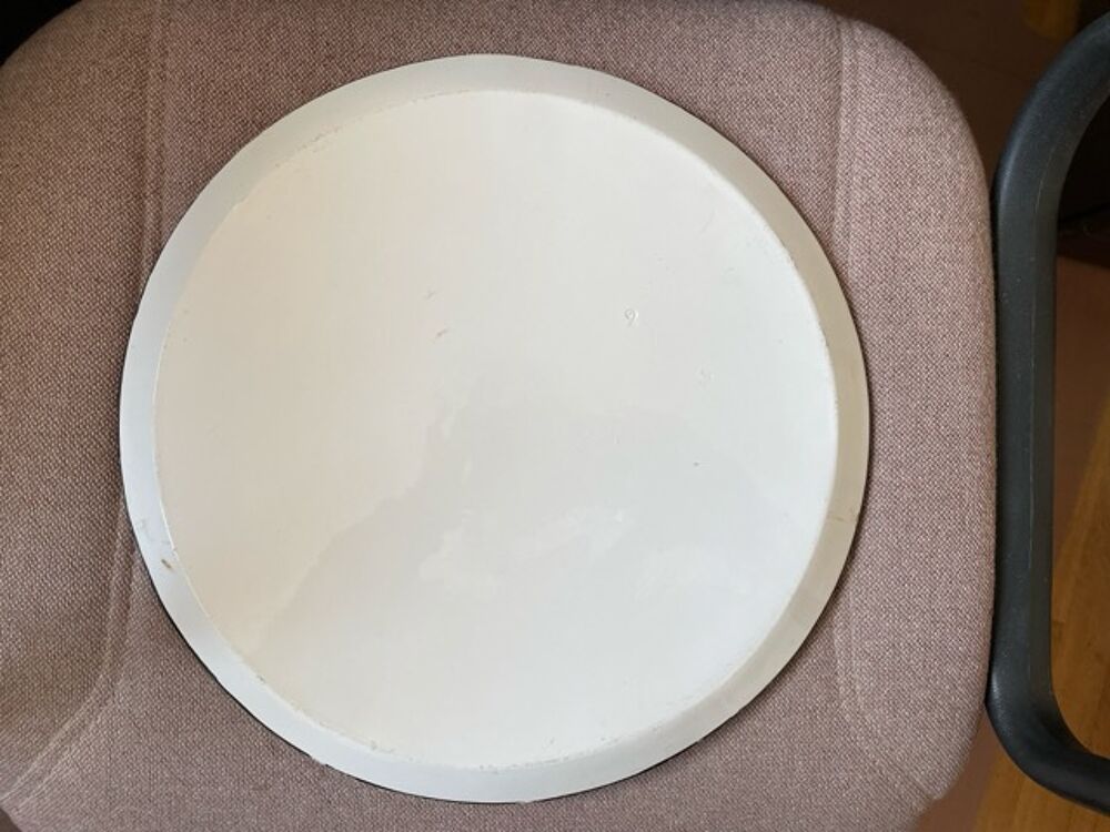 Plat en fa&iuml;ence Décoration