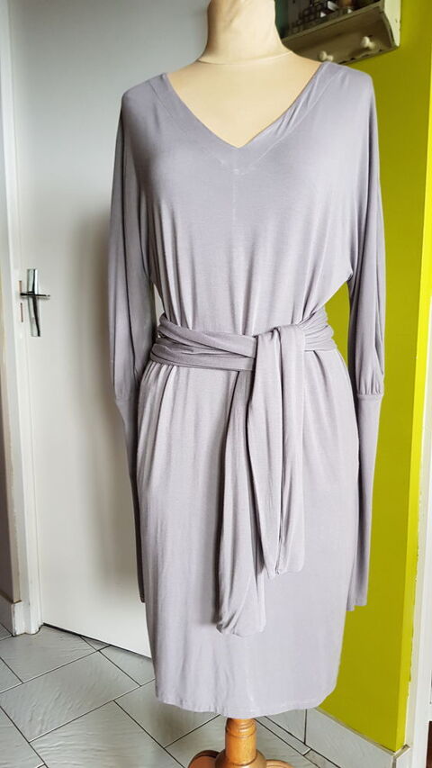 Robe fluide Laura Clément - 38/40 (neuve) 15 Triel-sur-Seine (78)