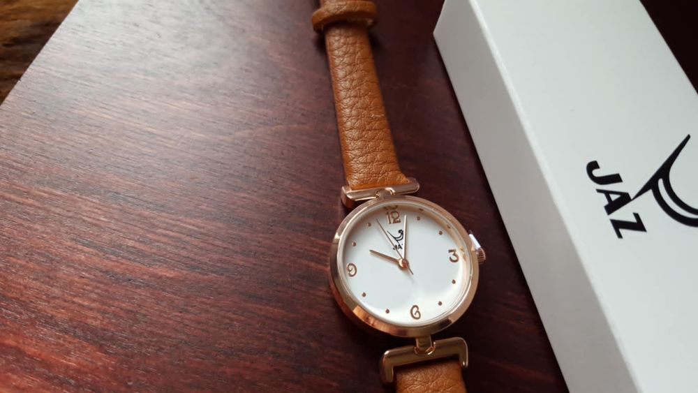 Belle montre CACHAREL et une JAZ neuve N&deg;1382 Bijoux et montres