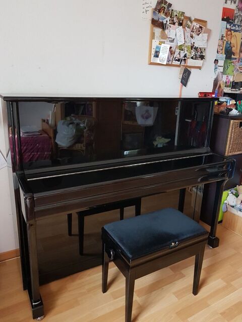 piano droit MAY laqu noir 121 cm 2000 Guebwiller (68)