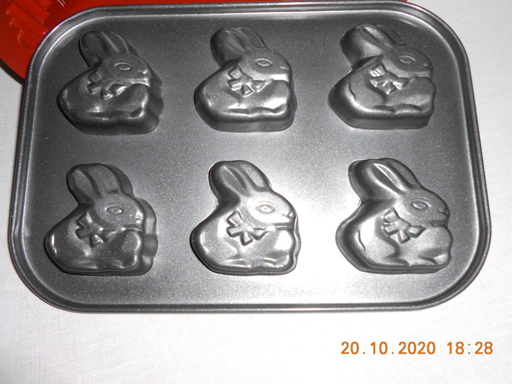 6 moules &agrave; g&acirc;teaux neufs 5 en silicone et 1 en fer
Cuisine