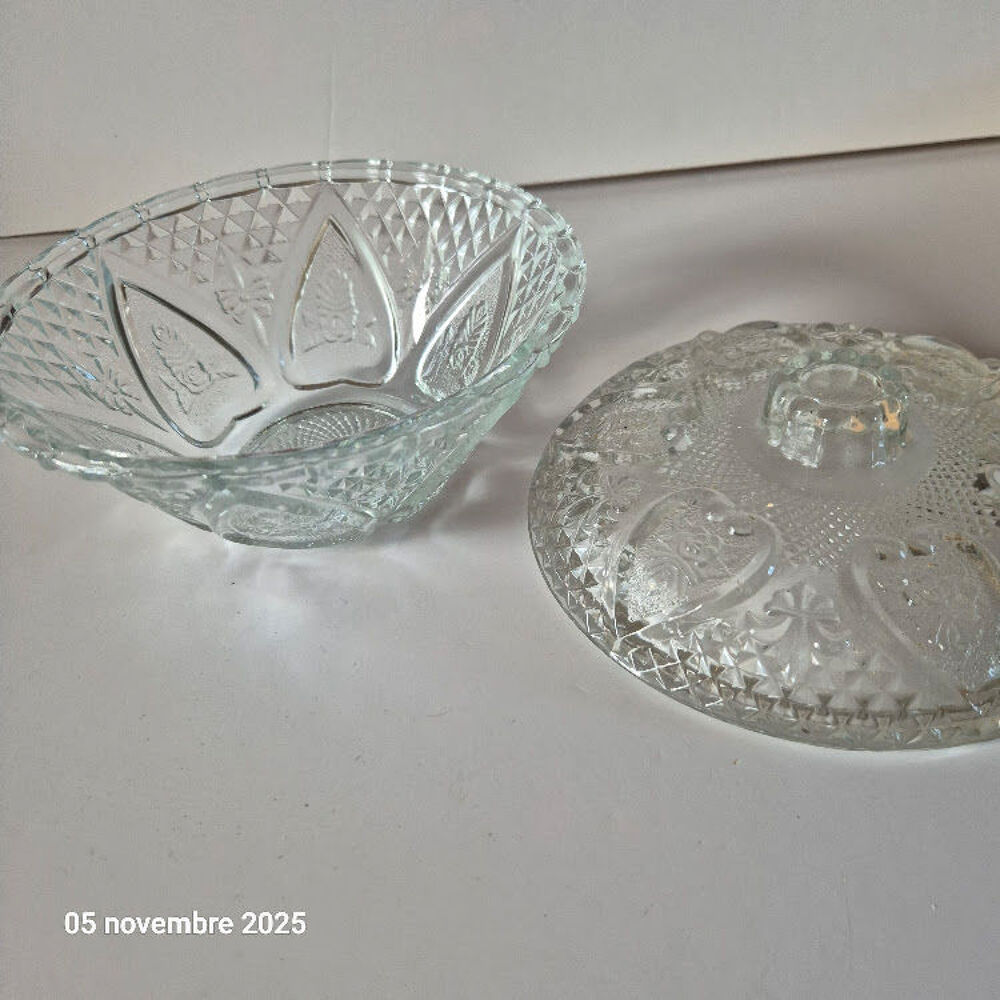 Grande bonbonni&egrave;re sucrier drageoir en verre travaill&eacute; ronde Cuisine