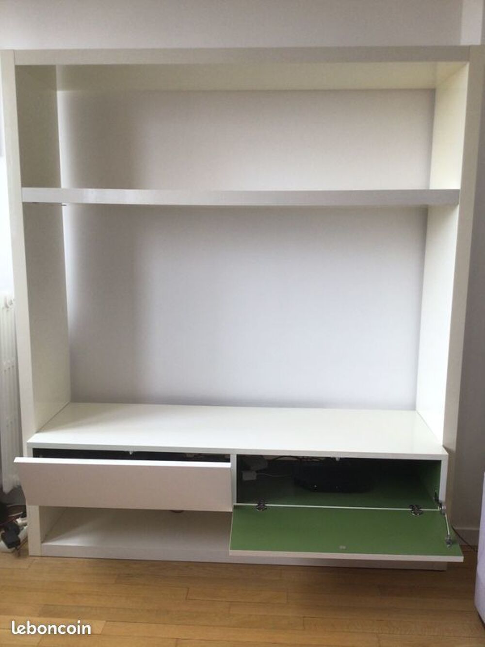 &Eacute;tag&egrave;re biblioth&egrave;que audio laqu&eacute;e blanche Meubles