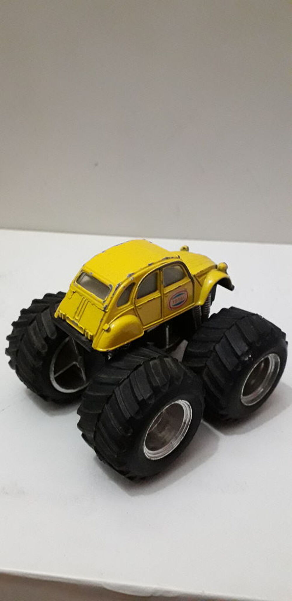 Voiture miniature 2CV &agrave; l'&eacute;chelle 1/43&egrave;me Jeux / jouets
