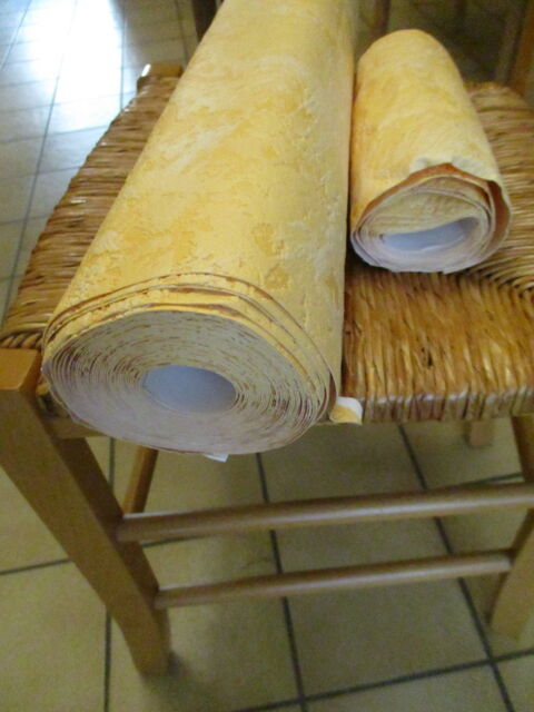 tapisserie jaune gaufr� pour d�coration ou tout autre 0 M�rignies (59)