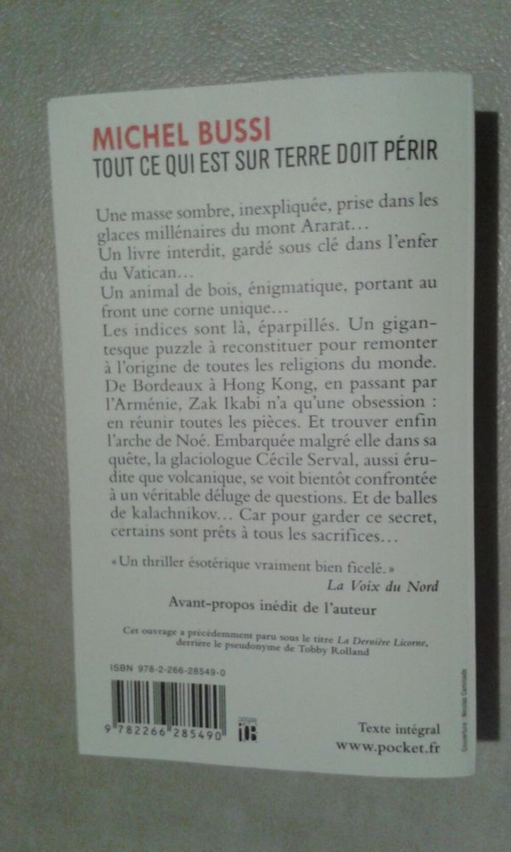 Livre de poche &quot;Tout ce qui est sur terre doit p&eacute;rir&quot; Livres et BD
