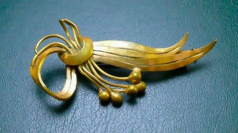 Broche des ann�es 1950 10 Montargis (45)