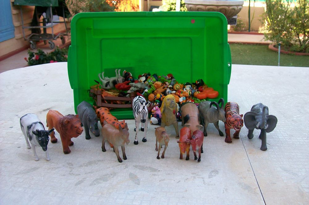 VRAC DE JOUETS Jeux / jouets