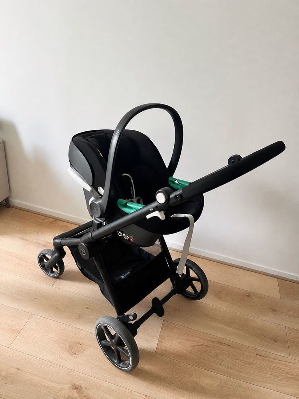Poussette Trio Cybex Eos 2-en-1 + Cosy Cloud G i-Size €" Noir €" Bon &eacute;tat Mobilier enfants
