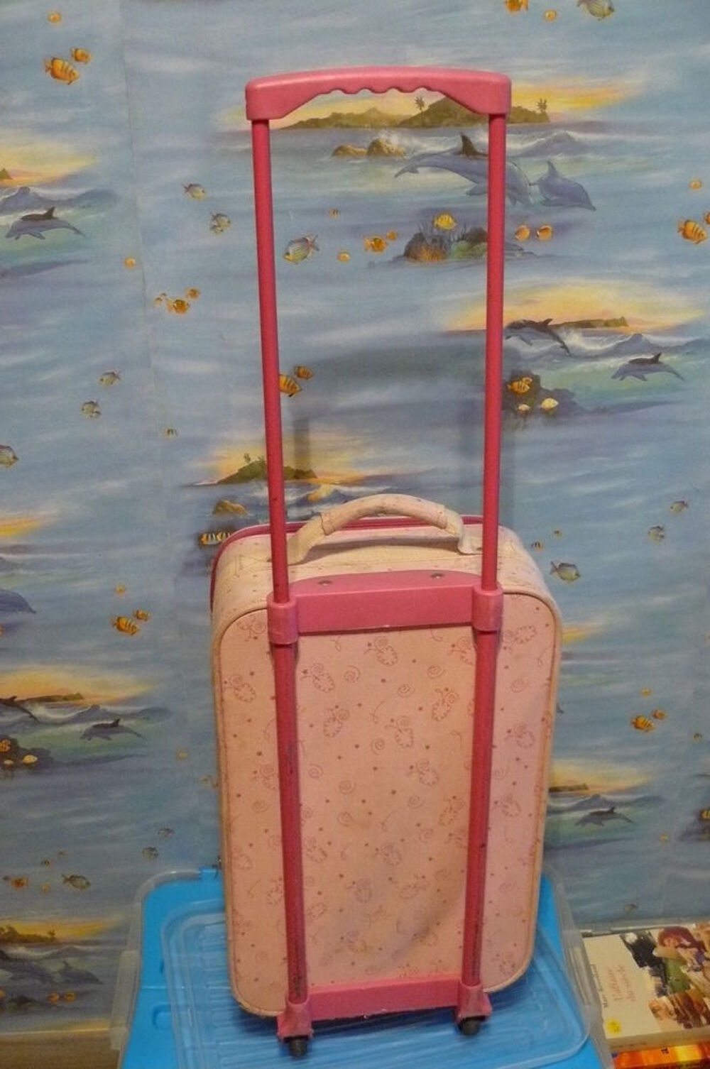 Valise rose &agrave; motifs pour enfant avec roulettes Maroquinerie