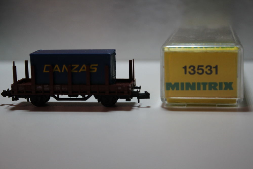 train N MINITRIX 13531 wagon &agrave; rancher container DANZAS Jeux / jouets