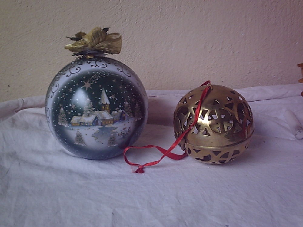 BOULES DE NO&Euml;L &Agrave; GARNIR &agrave; 0,30 € pi&egrave;ce Décoration