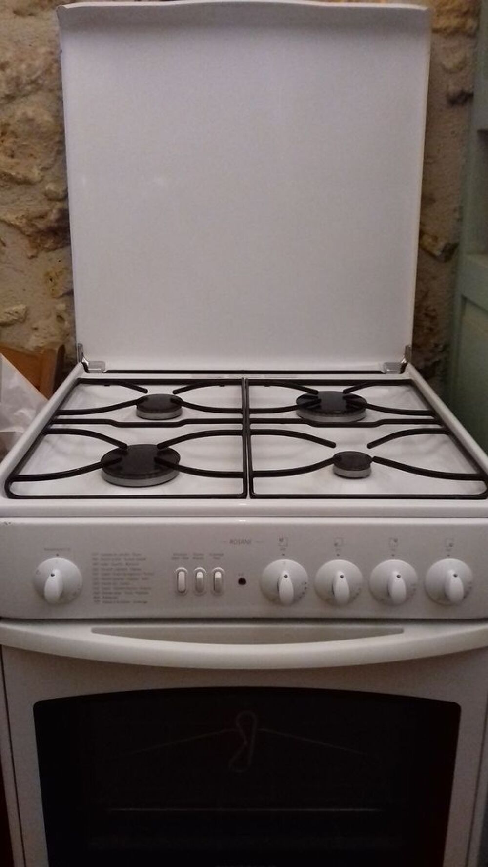 GAZINIERE 4 feux four gaz
Marque ROSIERES Electroménager