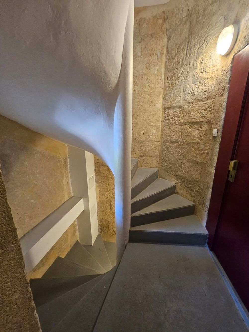 Location Appartement A louer studio mezzanine quartier Beaux arts / centre historique Montpellier