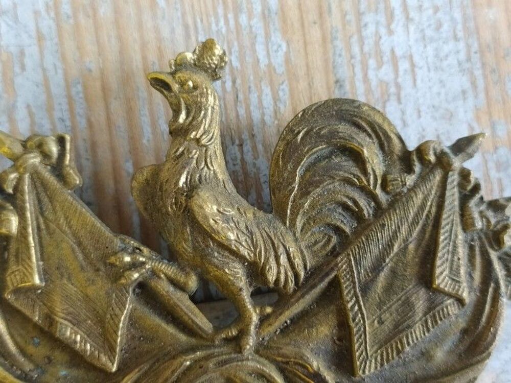 Ancienne Plaque de Giberne en Bronze Coq Drapeaux Militaire 