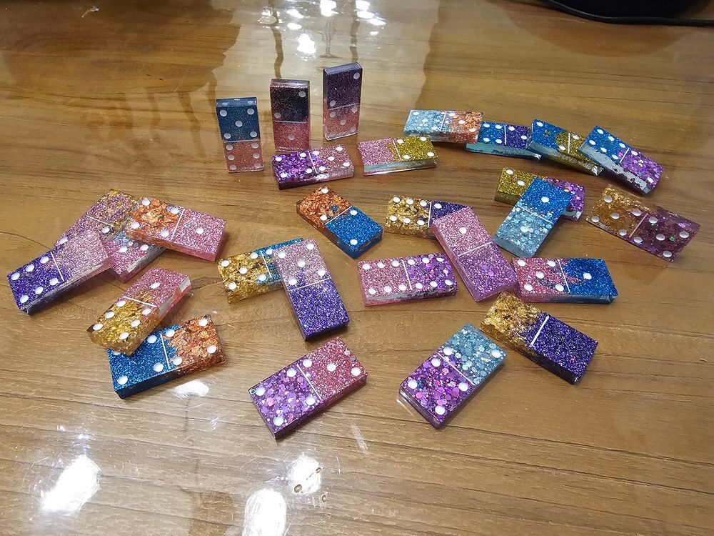 Jeux de dominos en r&eacute;sine &eacute;poxy. Jeux / jouets
