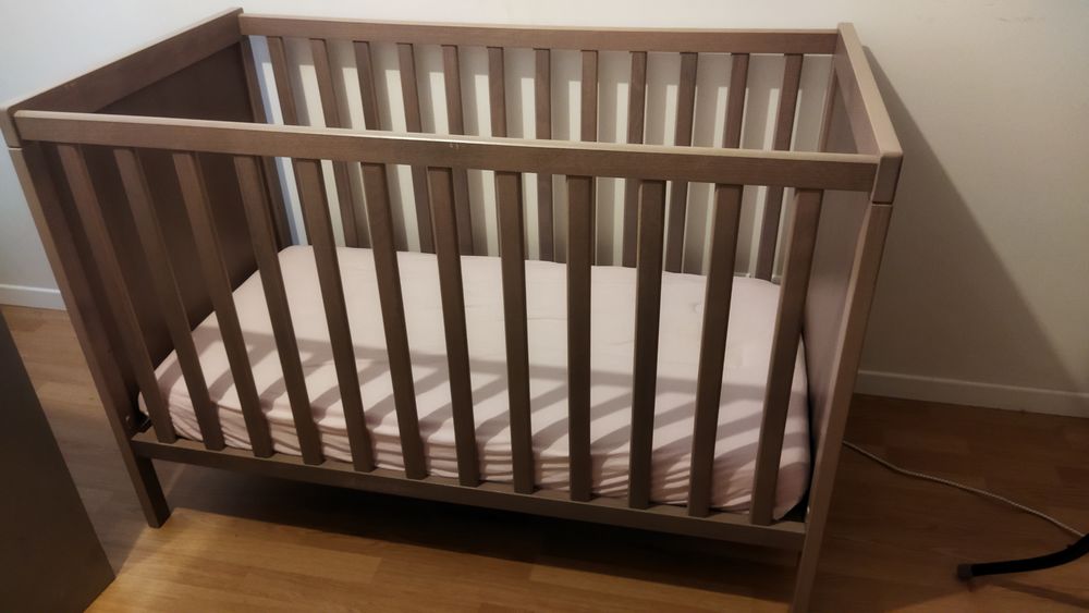 Lit b&eacute;b&eacute; avec matelas 60 x 120 Meubles