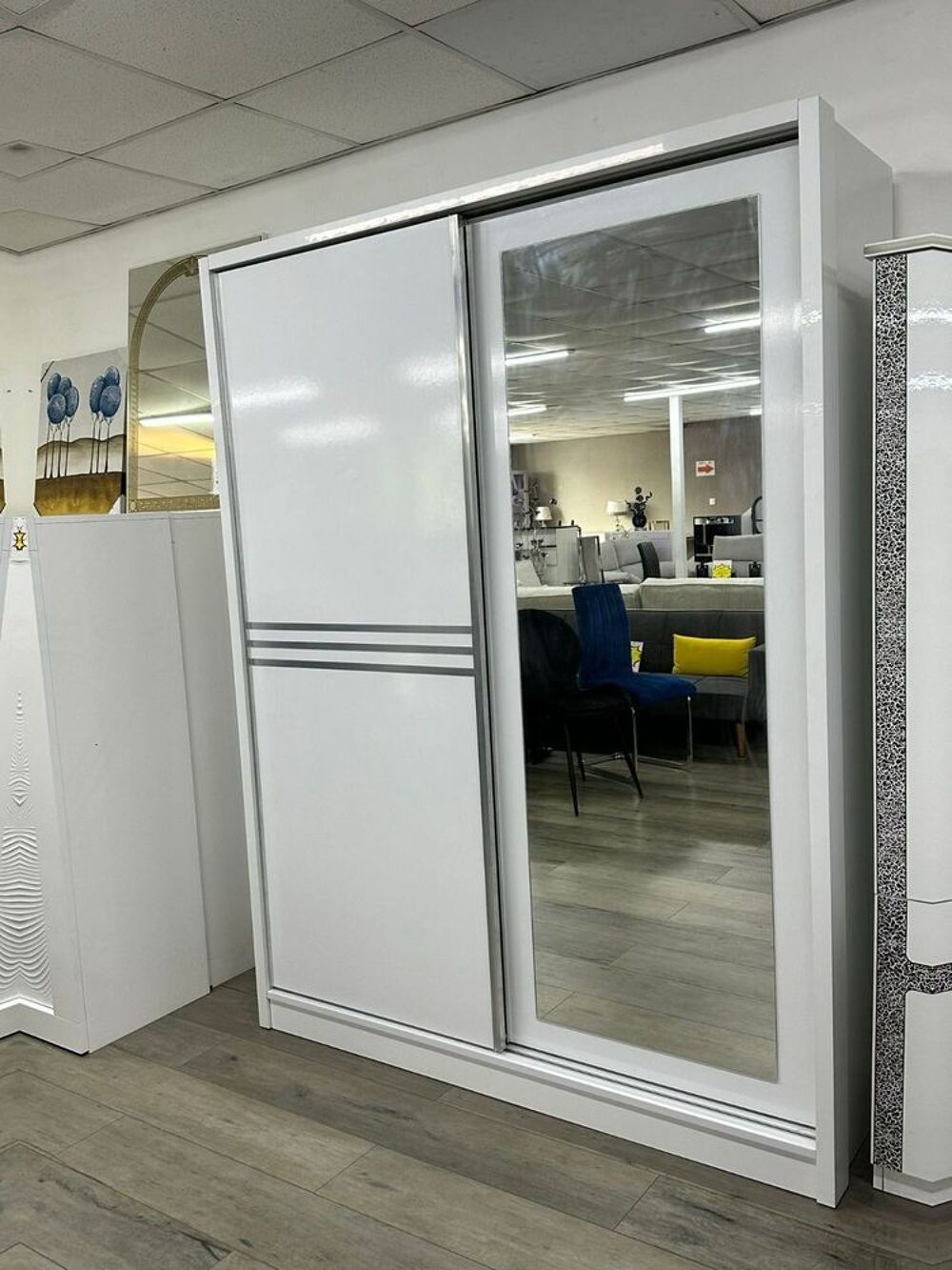 Armoire porte coulissante tout neuf avec livraison Meubles