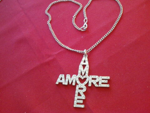 Beau collier croix Amour c?ur stress N° 600 5 Beaune (21)