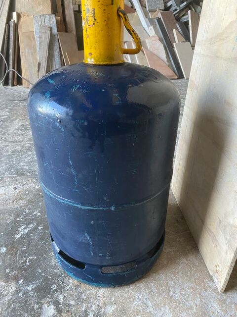 Bouteille de gaz vide, Total gaz, 13kg, Bleue capuchon jaune 15 Aix-en-Provence (13)