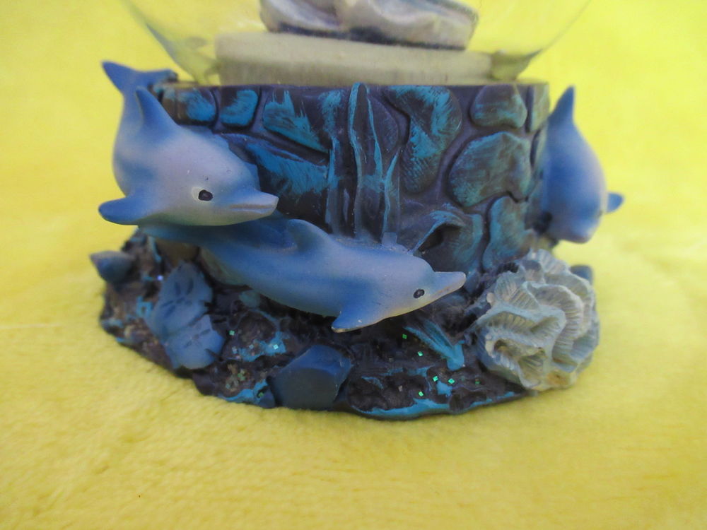 Boule d&eacute;corative (sans liquide) - dauphins en relief Décoration