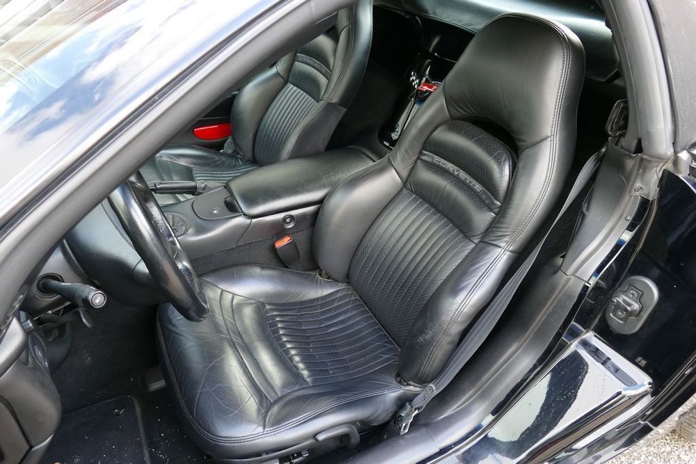 Corvette Cabriolet 5.7 V8 A 1999 occasion 13600 La Ciotat