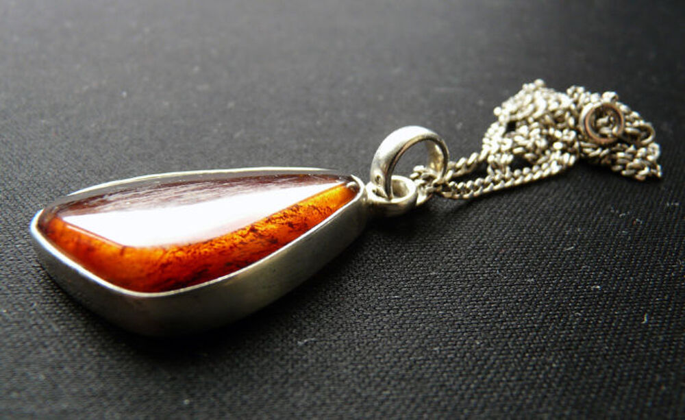 Collier M&eacute;tal Argent&eacute; Pendentif serti d'une Ambre Naturelle Bijoux et montres