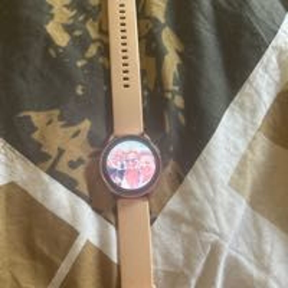 montre connect&eacute;e femme Bijoux et montres