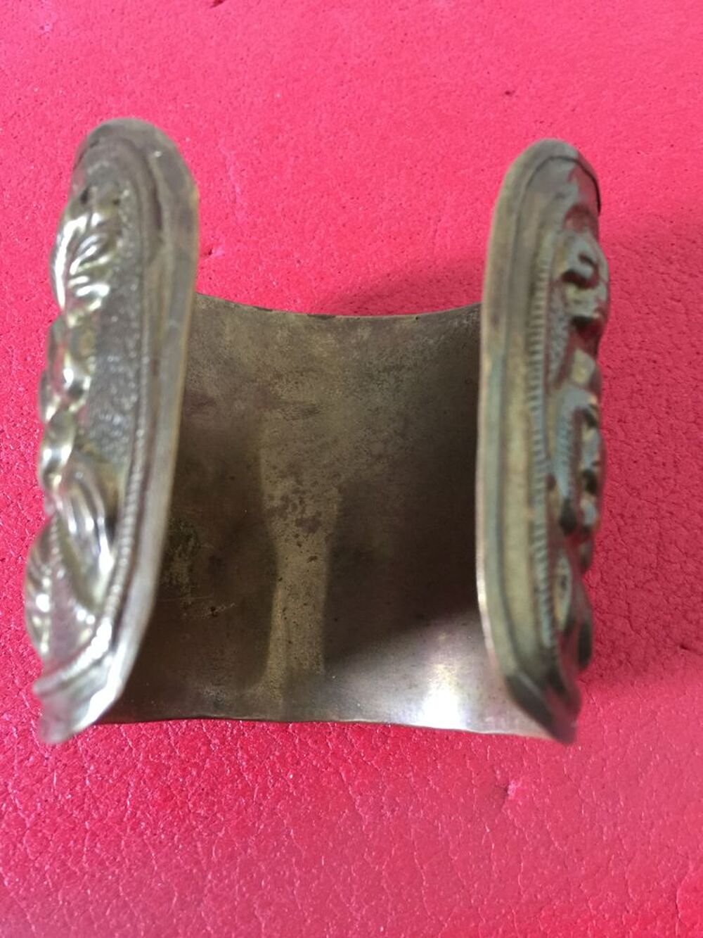 Manchette vintage en laiton repouss&eacute; Bijoux et montres