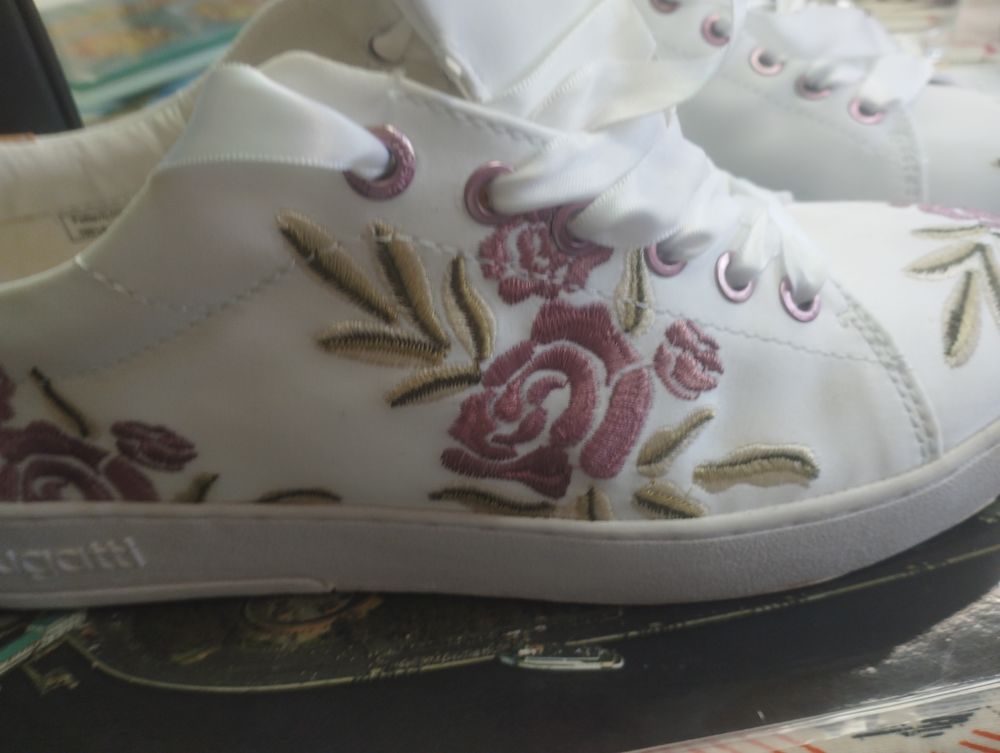 Basket neuve du 38 pour femme au plus offrant Chaussures