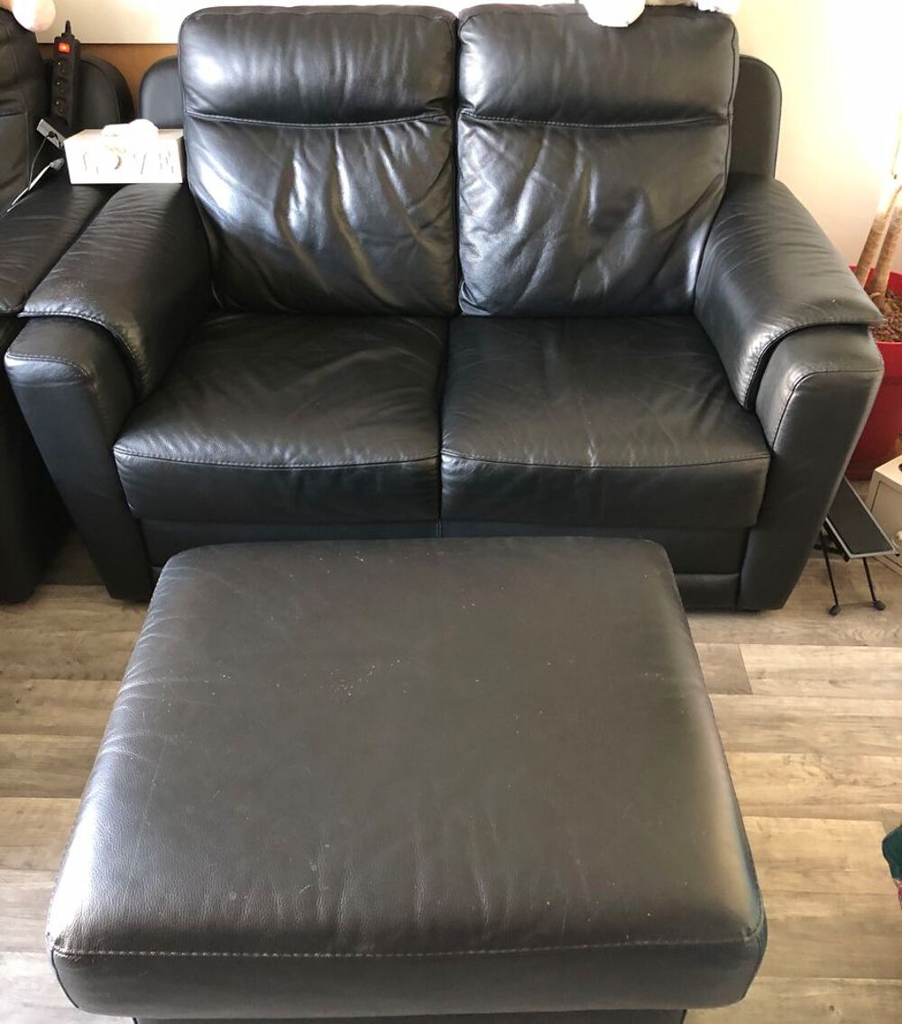 Canap&eacute; cuir et son pouf Meubles