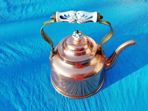 Bouilloire laiton avec une poign�e en faience 25 L�signy (77)