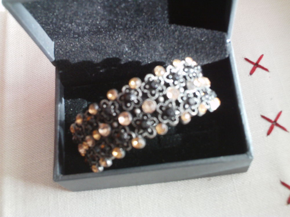 Deux vieilles belles barrettes fleurs brillantes N&deg; 516 Bijoux et montres