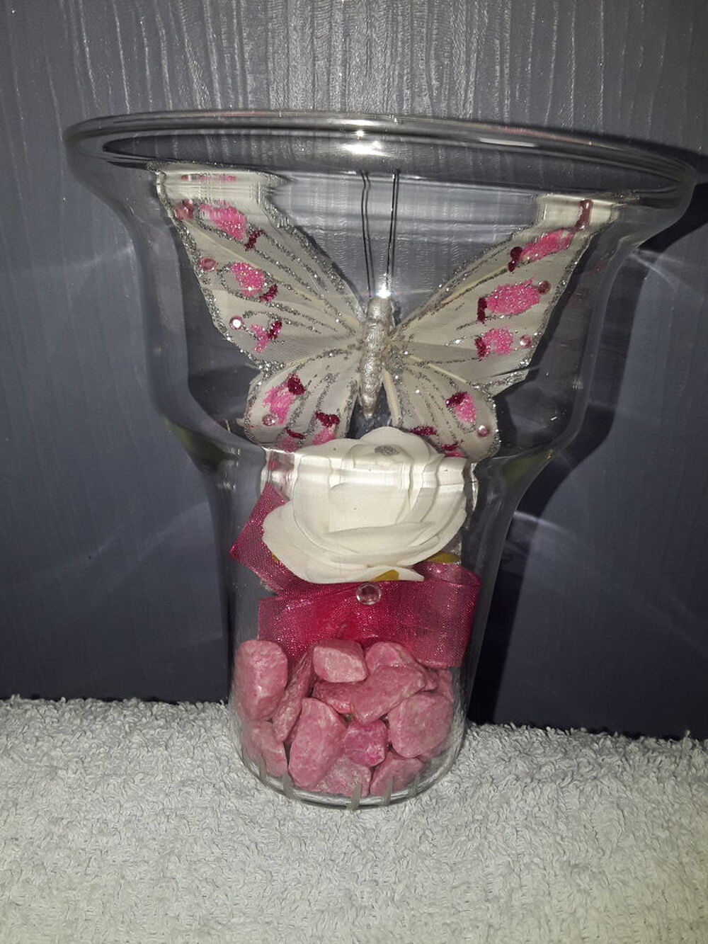 Vase papillon et rose Dcoration