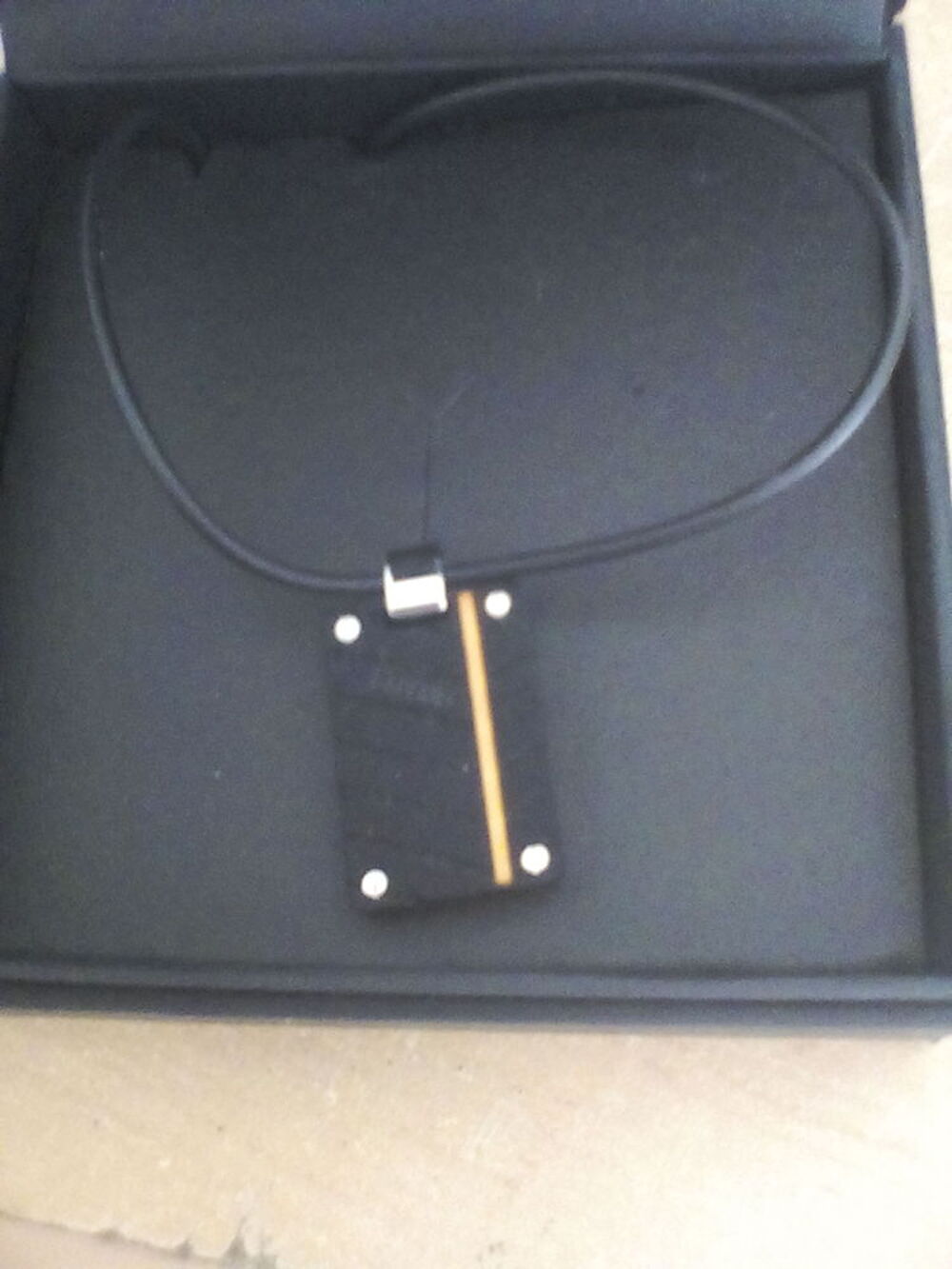 Collier marque lotus Bijoux et montres