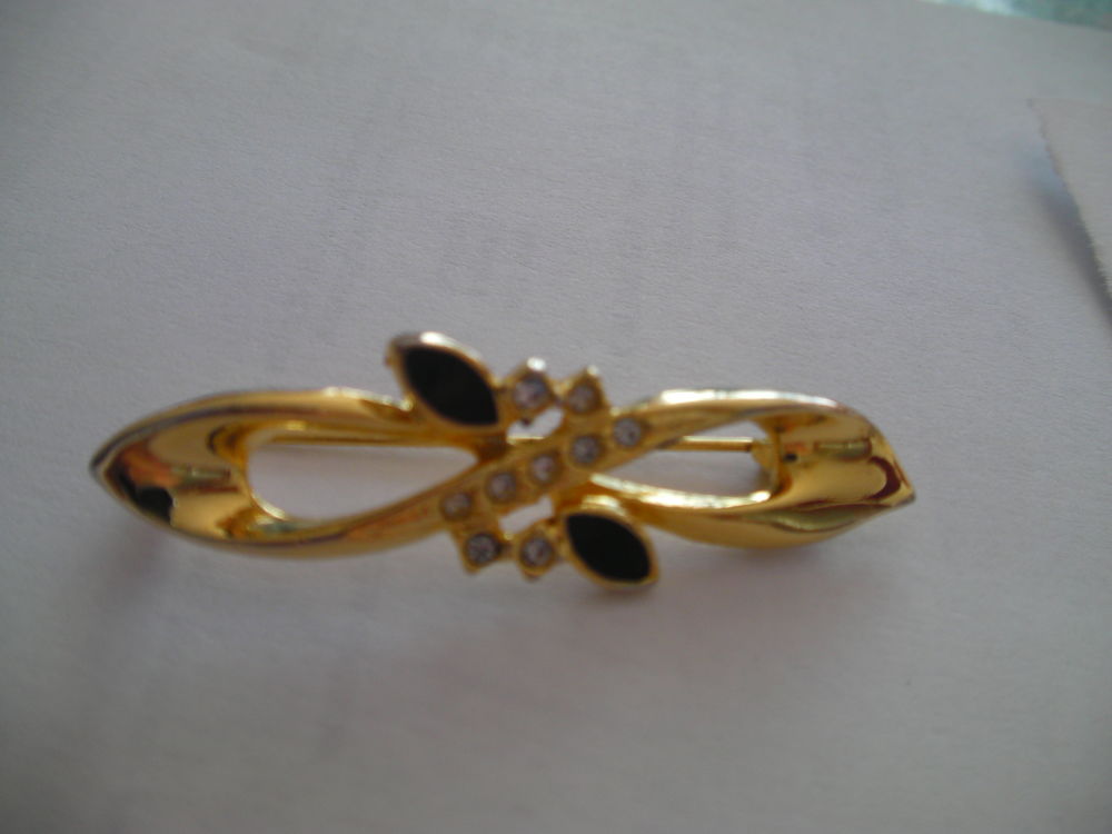 BROCHE Bijoux et montres