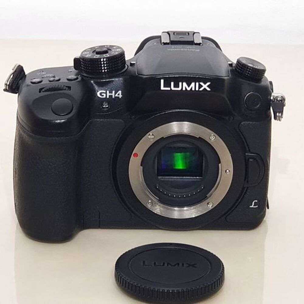 LUMIX GH4H - Hybride 16MP, 4 Batteries, 2 Chargeurs, Accessoires - Très Bon état