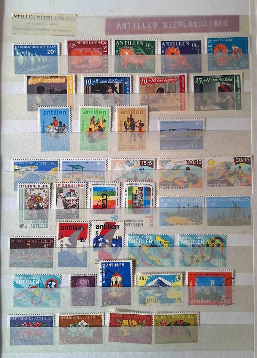 S&eacute;rie de timbres de collection des Antilles n&eacute;erlandaises 
