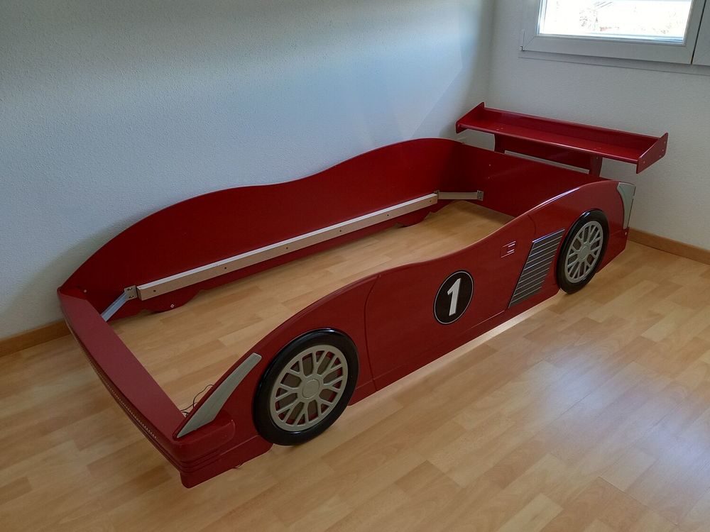Lit voiture + sommier + armoire Mobilier enfants