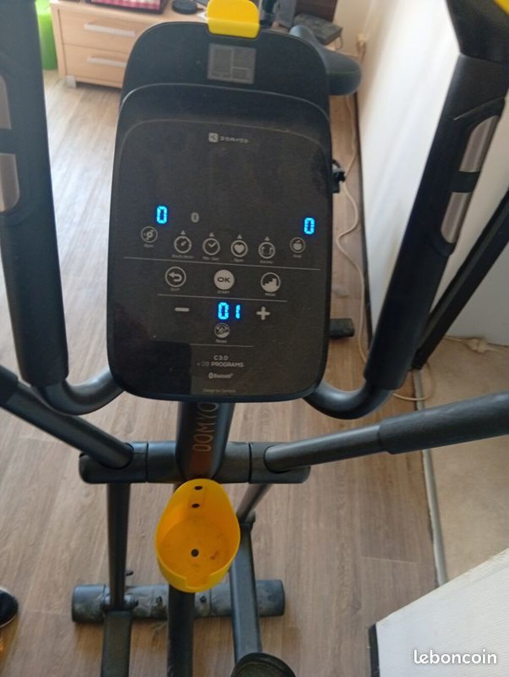 V&eacute;lo elliptique Domyos EL 500. Sports