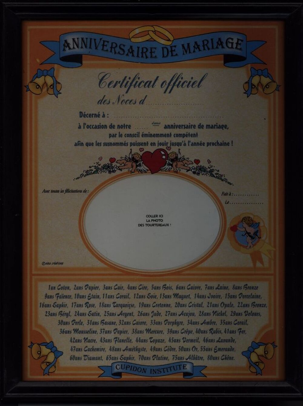 Dipl&ocirc;me anniversaire de mariage dans un cadre en bois noir 