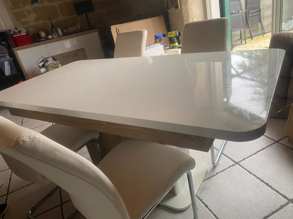 Table &agrave; Manger 6/8 p + 4 Chaises Meubles