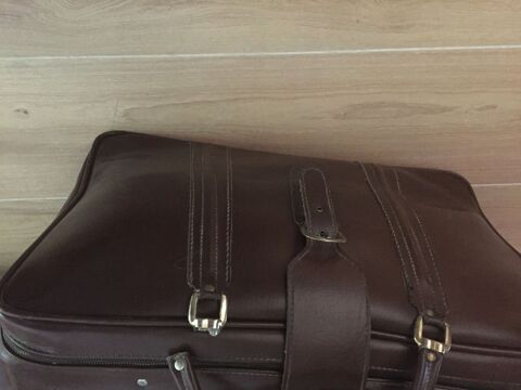 Valise cuir vintage collection
25 Bures-sur-Yvette (91)